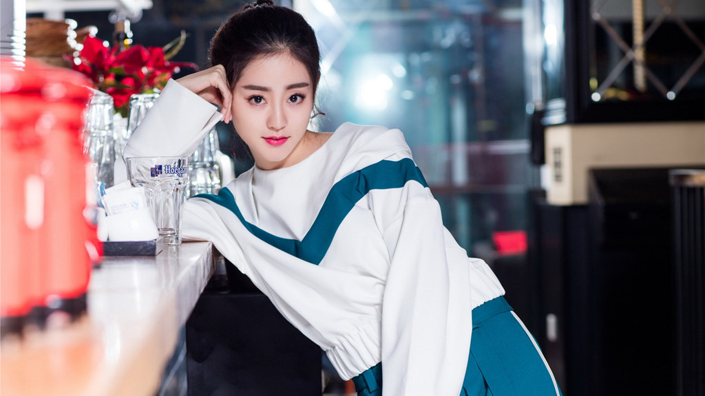 Trong các nhân vật nữ của Kim Dung, Chu Chỉ Nhược được xếp vào hàng lợi hại nhất. Nhiều diễn viên như Xa Thi Mạn, Cao Viên Viên, Đặng Tụy Văn, Châu Hải My nhờ Chu Chỉ Nhược mà trở nên nổi tiếng. Chúc Tự Đan được kỳ vọng sẽ là ngôi sao sáng trong bản phim 2018.