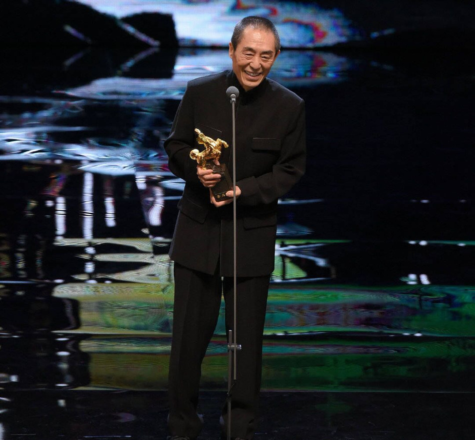 Sina đưa tin tối 17/11, lễ trao giải Kim Mã lần thứ 55 được tổ chức tại Đài Loan. Kim Mã là giải thưởng điện ảnh uy tín bậc nhất màn ảnh Hoa ngữ trong hơn nửa thế kỷ qua. Trong đêm trao giải, Trương Nghệ Mưu xuất sắc chiến thắng ở hạng mục Đạo diễn xuất sắc nhờ Ảnh. Trên sân khấu trao giải, Trương Nghệ Mưu cho biết đây là lần đầu tiên ông được đề cử ở Kim Mã và chiến thắng này khiến ông tự hào. Trương Nghệ Mưu gửi lời cảm ơn đến ê-kíp phim cùng gia đình.