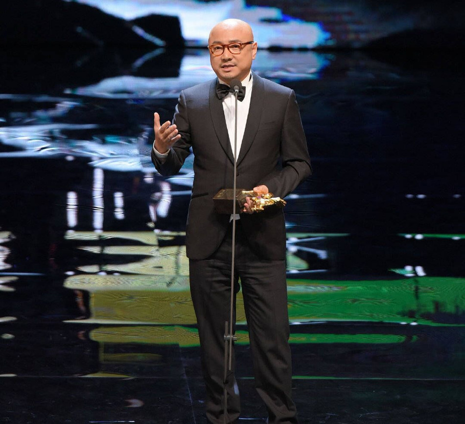 Giải Nam diễn viên xuất sắc thuộc về Từ Tranh nhờ diễn xuất trong phim Tôi không phải là dược thần. Tại Trung Quốc, Từ Tranh là gương mặt thực lực và luôn mang về doanh số khủng cho đoàn phim. Ngoài vai trò diễn viên, Từ Tranh còn là đạo diễn tài danh.