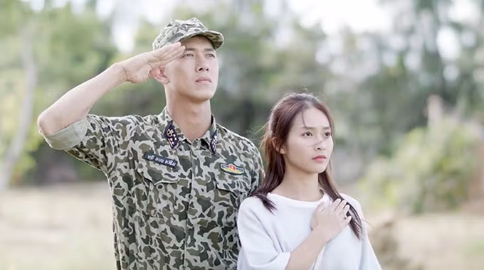 “Hau due mat troi” ban Viet: Khen, che hay de khan gia binh xet