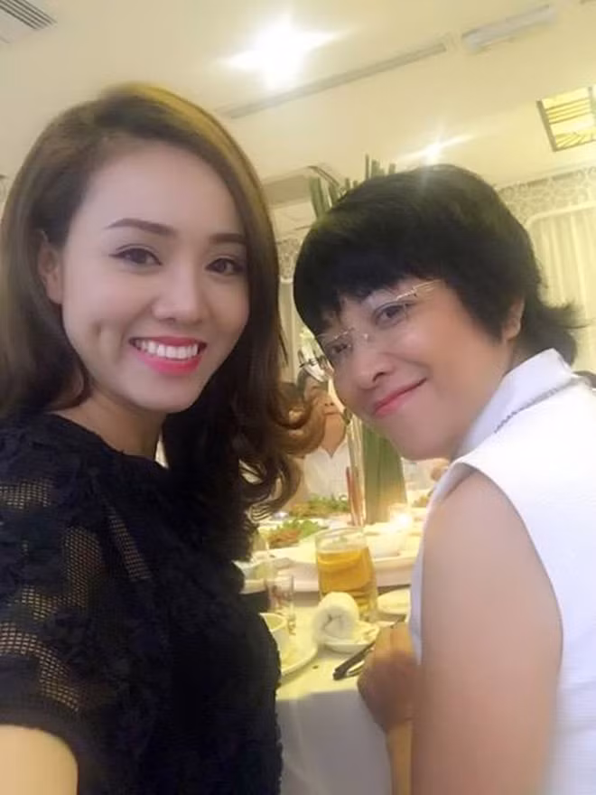 Không những thế, cô còn giữ mối quan hệ thân thiết với vợ cũ của bạn trai là MC Thảo Vân.