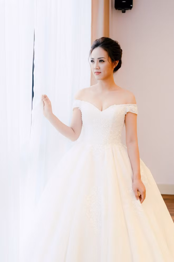 Ngọc Hà hiện làm trong lĩnh vực truyền thông. Cô quen Công Lý một cách tình cờ. Nam diễn viên từng tiết lộ: "Chúng tôi đi họp báo vô tình gặp nhau, rồi hẹn phỏng vấn. Hà lên nhà tôi phỏng vấn, rồi để quên cái bút…và rồi như bạn thấy đó, bây giờ chúng tôi đang rất hạnh phúc".