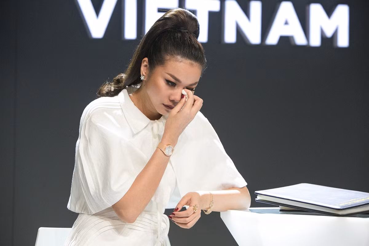 Vo Hoang Yen dap ban, doi bo ve vi thi sinh bi loai-Hinh-6