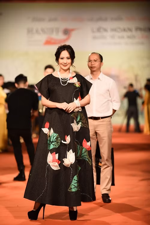 Diễn viên Thanh Thúy cũng xuất hiện tại sự kiện. Hiện Thanh Thúy đang mang bầu lần 2.