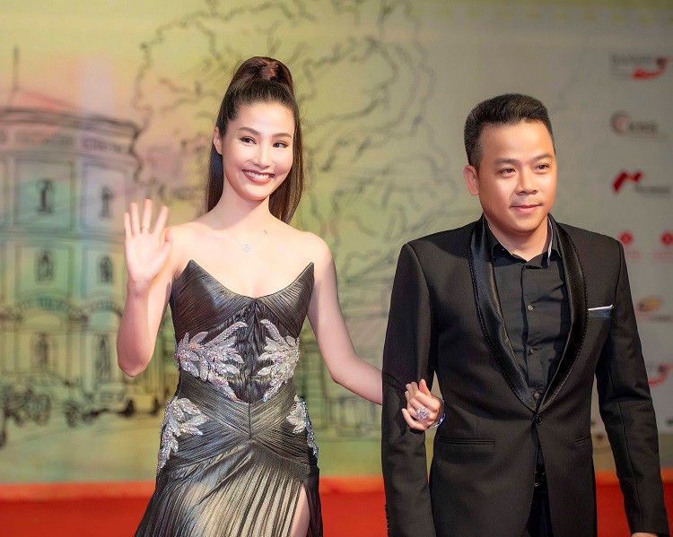 Diễm My 9X xuất hiện gợi cảm tại sự kiện liên hoan phim.