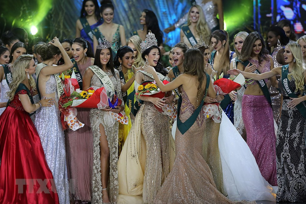 Giây phút vỡ òa hạnh phúc của Phương Khánh khi đoạt vương miện Miss Earth 2018. Đây là thành tích đáng tự hào của người đẹp Việt ở đấu trường nhan sắc quốc tế. Ảnh: TTXVN