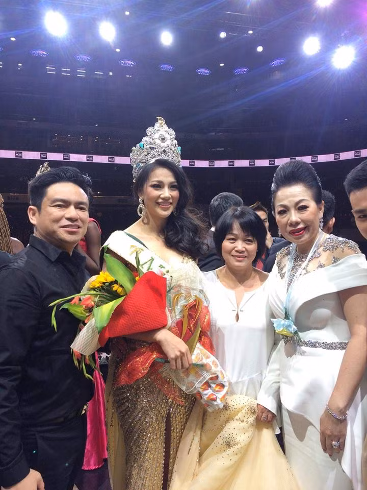 Đặc biệt, Phương Khánh cảm ơn mẹ vì đã luôn ở bên, động viên, chia vui cùng cô. Trong đêm chung kết, mẹ Phương Khánh cũng có mặt để ủng hộ con gái. Ảnh: FBNV