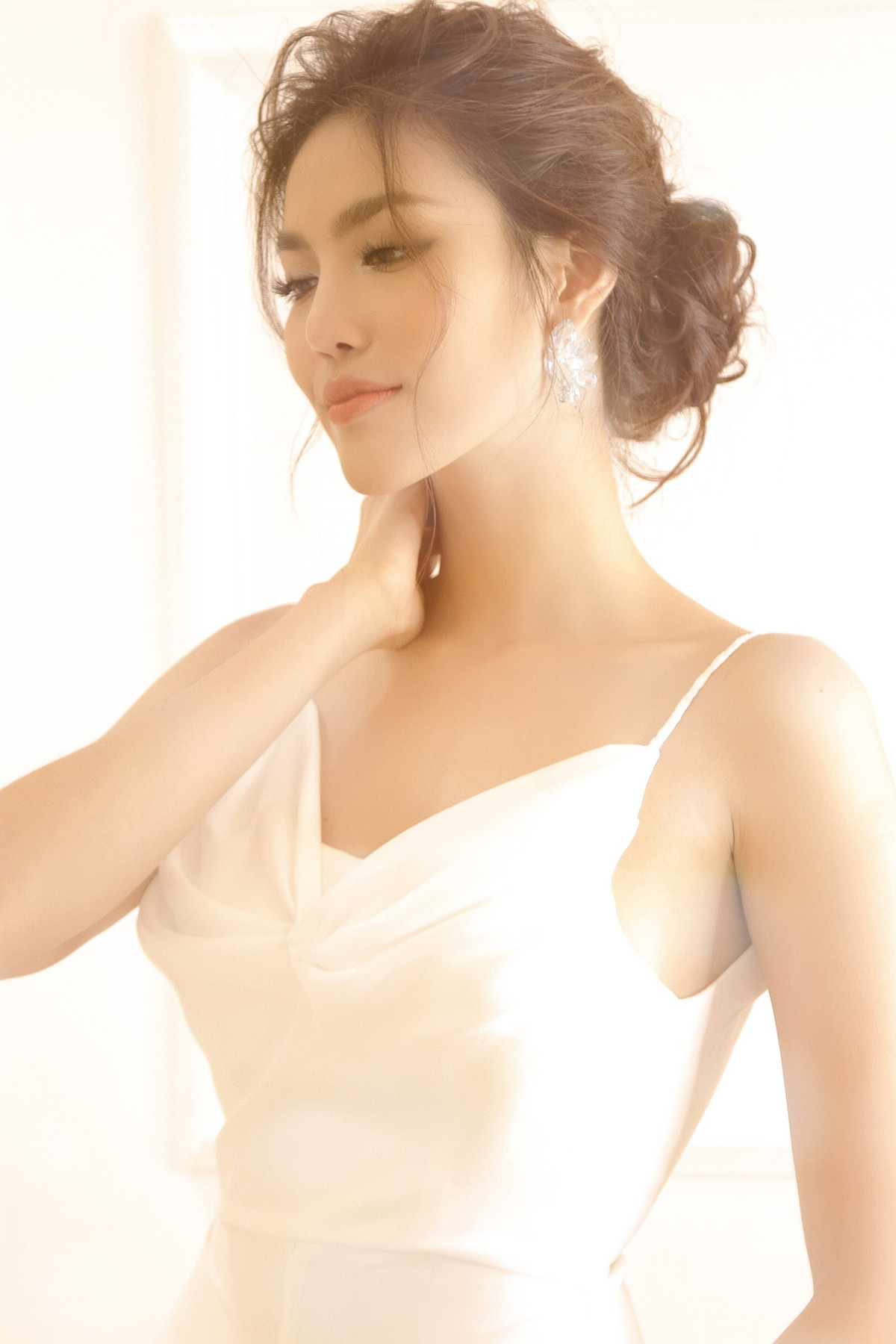 Chia sẻ về đám cưới, Lan Khuê cho biết cô rất hồi hộp và mong đợi đến ngày cưới. Mặc dù đã trình diễn rất nhiều bộ sưu tập cưới, nhưng đây vẫn là "show diễn áo cưới" đặc biệt nhất mà cô từng tham gia. Bởi "bạn diễn" của cô sẽ là người đàn ông sẽ chung sống với cô suốt đời.