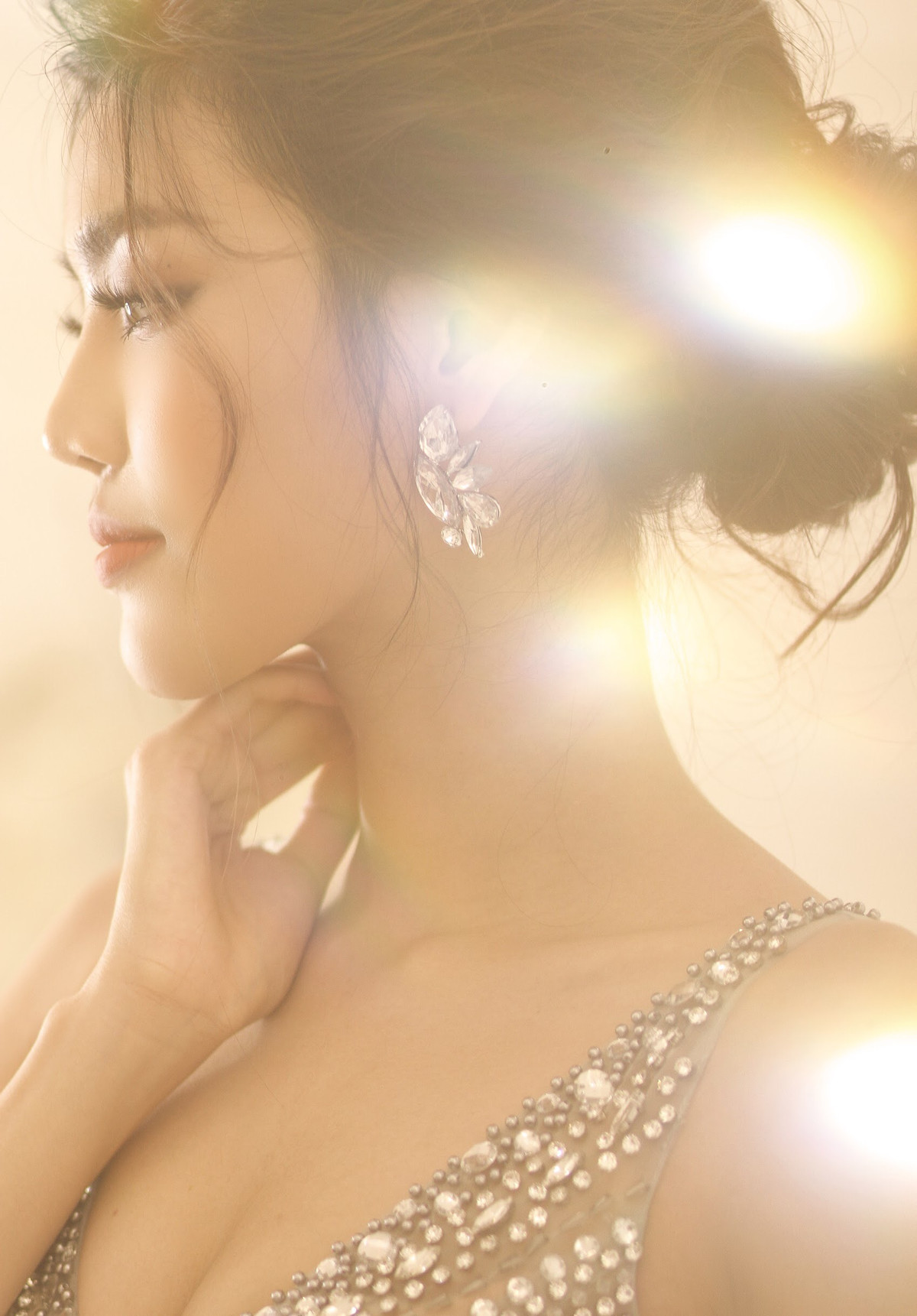 "Cô dâu của năm" đã dành cả tháng trời để tìm hiểu, thậm chí từng tìm đến một nhà mốt đình đám thế giới để tìm kiếm áo cưới.