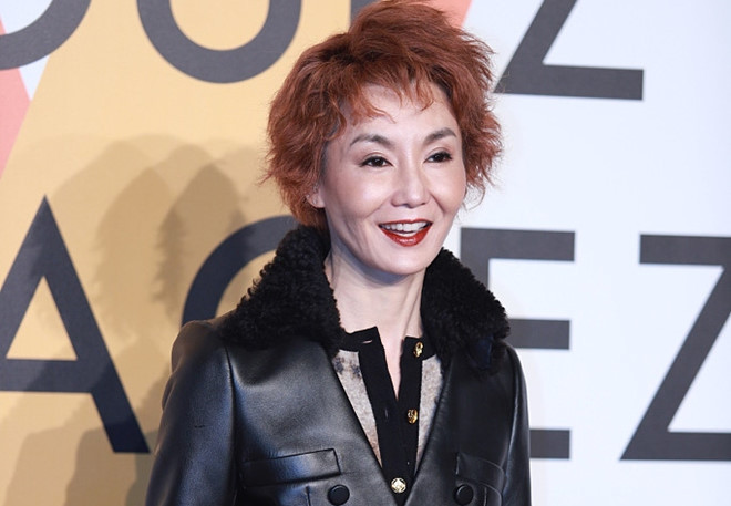 Trương Mạn Ngọc nhuộm tóc cam nhưng phong cách này khiến cô bị chê là lạc tông và không phù hợp với tuổi tác.