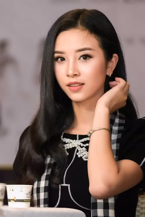Á hậu Thúy An 21 tuổi, quê Kiên Giang. Cô hiện là sinh viên năm cuối khoa Quản trị Kinh doanh - Chương trình Đại học chuẩn Nhật Bản, Đại học Công nghệ TP.HCM (Hutech).