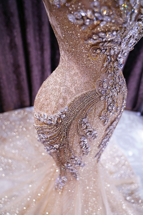 Cận cảnh bộ trang phục của Phương Nga thi chung kết Miss Grand International 2018.