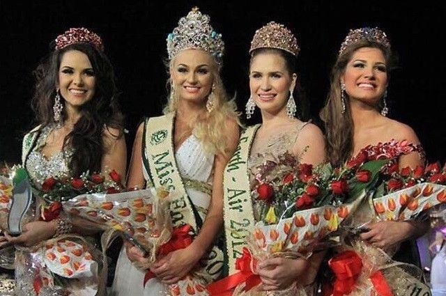 Cuoc thi Hoa hau Trai dat tung dinh scandal ban giai gan 100 ty-Hinh-2