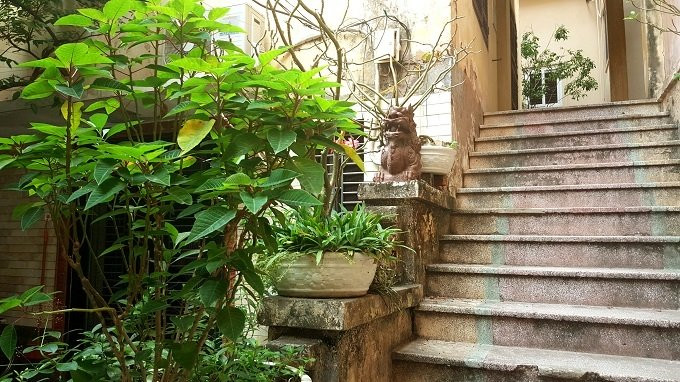 Mảnh đất này do cụ Nguyễn Thị Ngọc Mùi, vợ thứ ba của doanh nhân Nguyễn Sơn Hà, mua để xây dựng làm nơi ở cho cả gia đình. Thời kỳ đó, cụ Mùi bắt đầu tham gia vào lĩnh vực bất động sản và có những thành công nhất định.