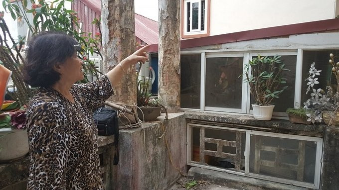 Căn biệt thự pha trộn giữa kiến trúc Pháp và Việt Nam. Bà Sơn Trúc chia sẻ, trước đây không gian phía bên cạnh tòa nhà là vị trí bể bơi.