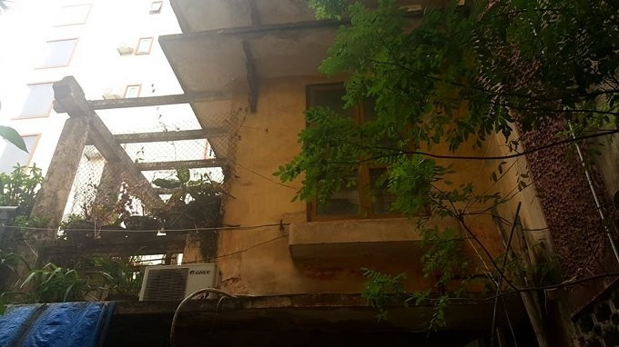 Là một di tích của thành phố Hải Phòng nhưng đến nay căn biệt thự đang xuống cấp.