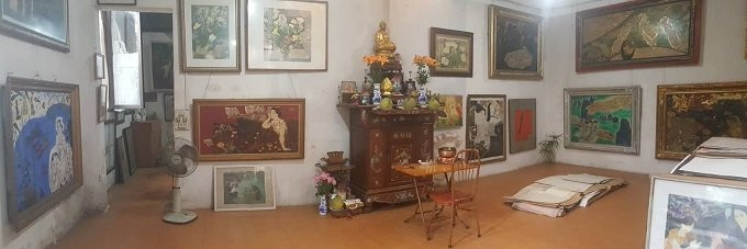 Họa sĩ Sơn Trúc kể, các chị em bà đã có những năm tháng thơ ấu hạnh phúc, đầm ấm bên cha mẹ trong căn biệt thự rộng lớn này. Căn phòng tầng 3 khá rộng rãi, từng là phòng ngủ của các con doanh nhân Nguyễn Sơn Hà.