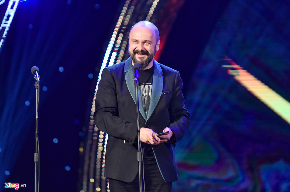 Bộ phim Silent Night của Ba Lan giúp Piotr Domalewski thắng giải Đạo diễn xuất sắc. Song, nhà làm phim không thể có mặt và gửi tin nhắn với nội dung cảm ơn liên hoan phim cho đại diện của ê-kíp.