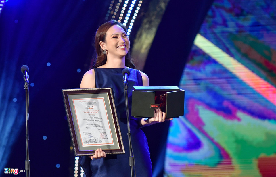 Phương Anh Đào thắng giải Nữ diễn viên chính xuất sắc Phuong Anh Dao thang giai Nu dien vien chinh xuat sac