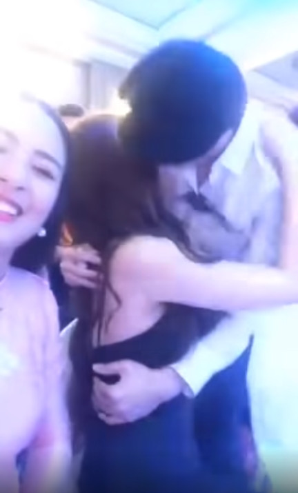 Trước khi công khai chuyện từng hẹn hò, Mai Phương Thúy và Noo Phước Thịnh từng nhiều lần dính nghi vấn yêu nhau nhưng cả hai giữ kín thông tin. Trong lễ cưới Á hậu Tú Anh, cặp đôi có nhiều cử chỉ âu yếm khi gặp gỡ.