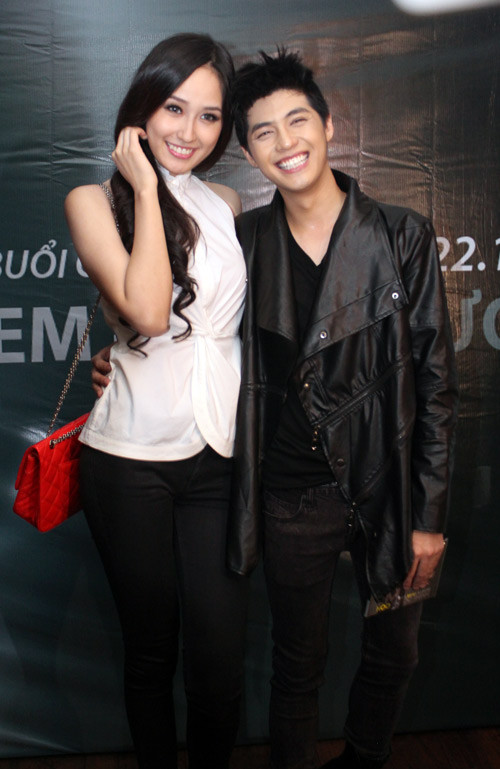 Về phía Noo Phước Thịnh, anh cũng là ca sĩ nổi tiếng của làng nhạc Việt. Gần đây, Noo Phước Thịnh dính ồn ào chuyện bản quyền liên quan đến MV "Chạm khẽ tim anh một chút thôi".