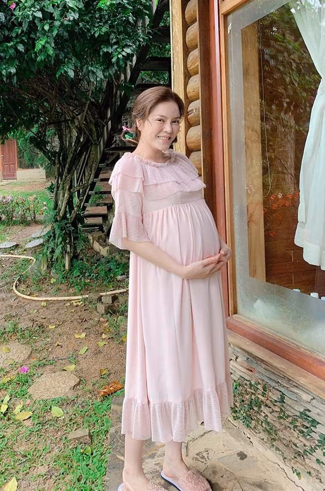 Ly Nha Ky khoe bung bau vuot mat: Su that nga ngua