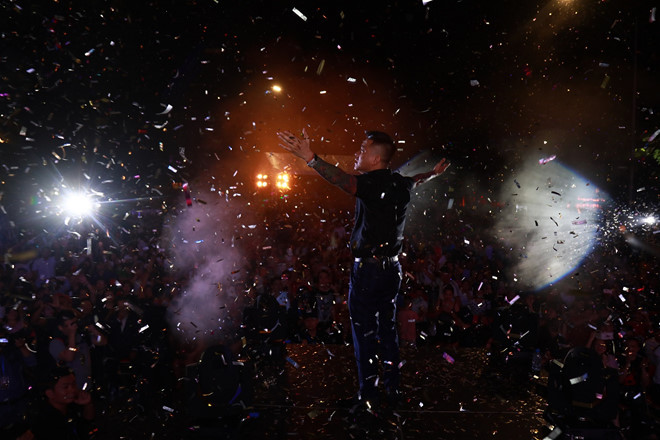 Tuấn Hưng cho biết anh sinh ra đã được 40 năm, trong đó có 20 năm dành cho công việc. Đã có lúc nam ca sĩ nghĩ sẽ dừng tất cả để ở bên vợ con, bố mẹ nhưng rồi không thể. Tuấn Hưng tâm nguyện mình đã sống tốt thì hãy sống tốt hơn. Anh nhiều lần gửi lời cảm ơn khán giả vì đã đến với live show kỷ niệm 20 năm ca hát của mình. Live show Cảm ơn khép lại vào lúc 22h30 sau hơn 2 tiếng, và thực sự để lại nhiều cảm xúc.