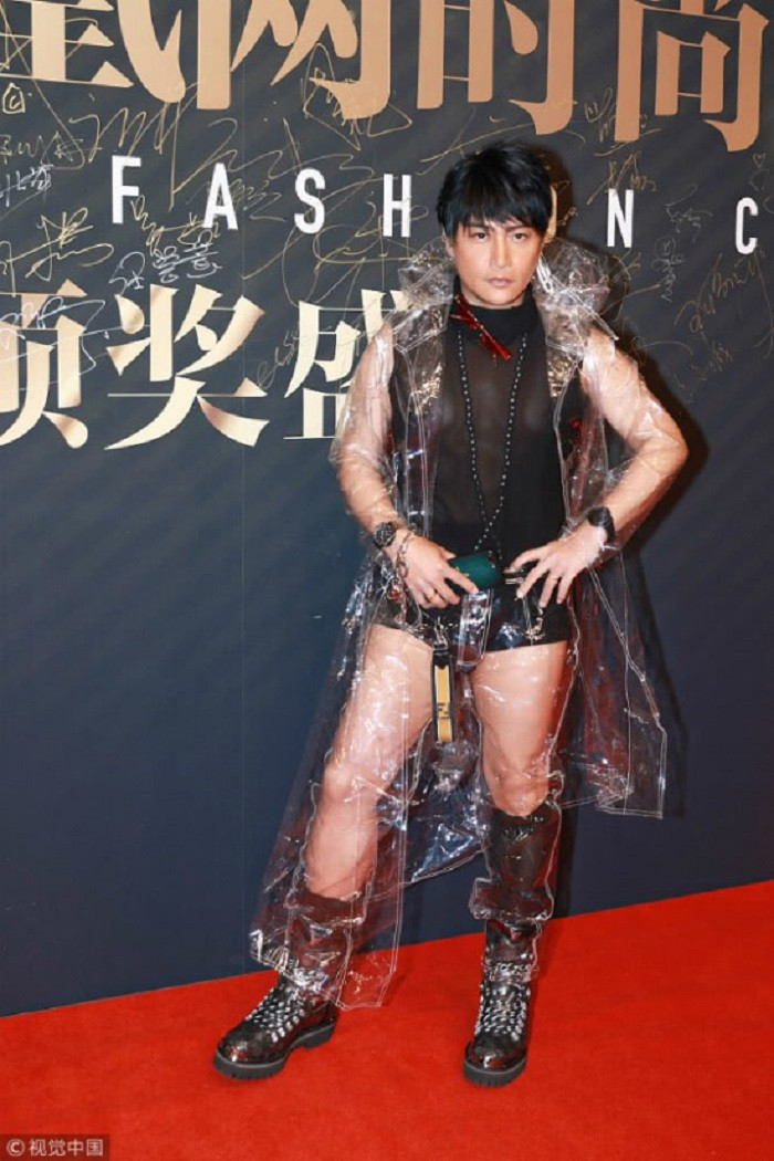 Mặc những chê bai, chỉ trích và cả nghi ngờ về giới tính, diễn viên Trần Chí Bằng vẫn khẳng định cá tính và giữ nguyên lập trường.