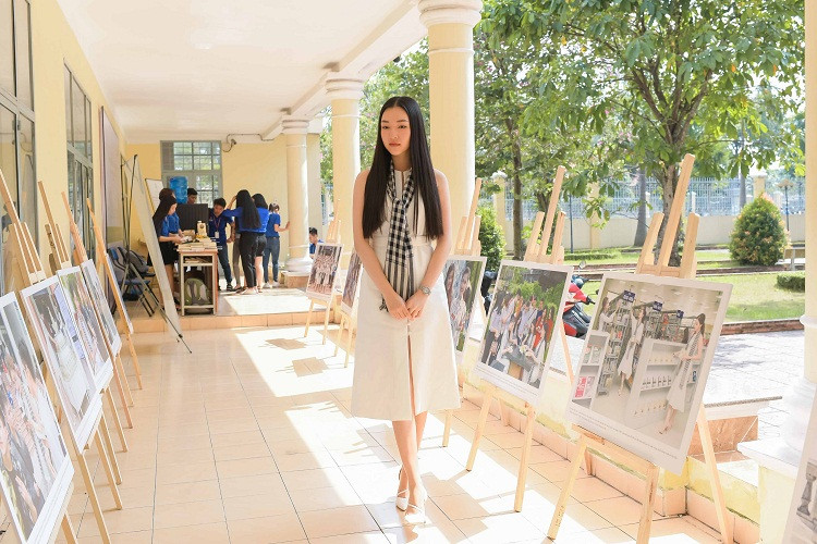 Góp mặt trong sự kiện cùng Á hậu Thúy Vân là Ngọc Trân - Người đẹp du lịch Huế 2016, thí sinh sáng giá của cuộc thi Hoa hậu Việt Nam 2016.