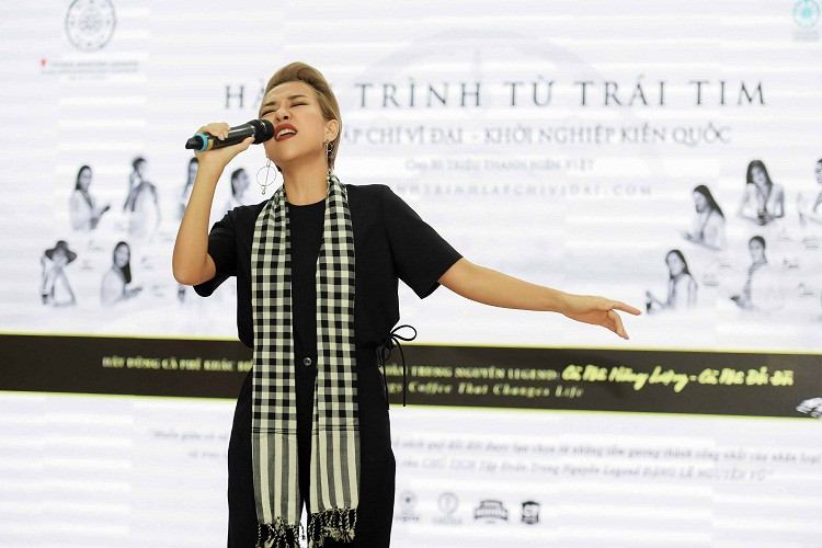 Ca sĩ Thảo Trang.