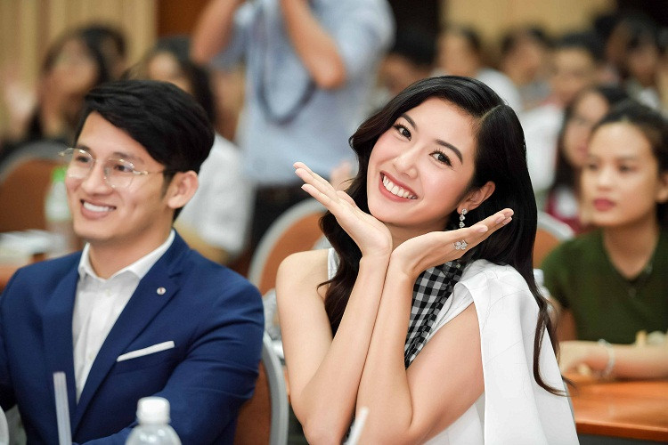 A hau Thuy Van tuoi roi di su kien, do sac Ngoc Tran-Hinh-2