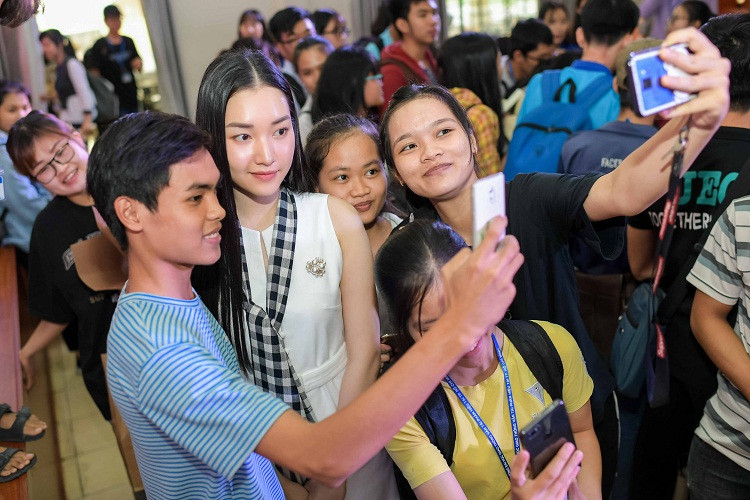 Mới đây nhất, Ngọc Trân giữ vai trò host trong "Nàng thơ xứ Huế" - chương trình hợp tác giữa Việt Nam và Hàn Quốc, giới thiệu tinh hoa văn hoá con người Việt Nam mà đặc biệt là xứ Huế.