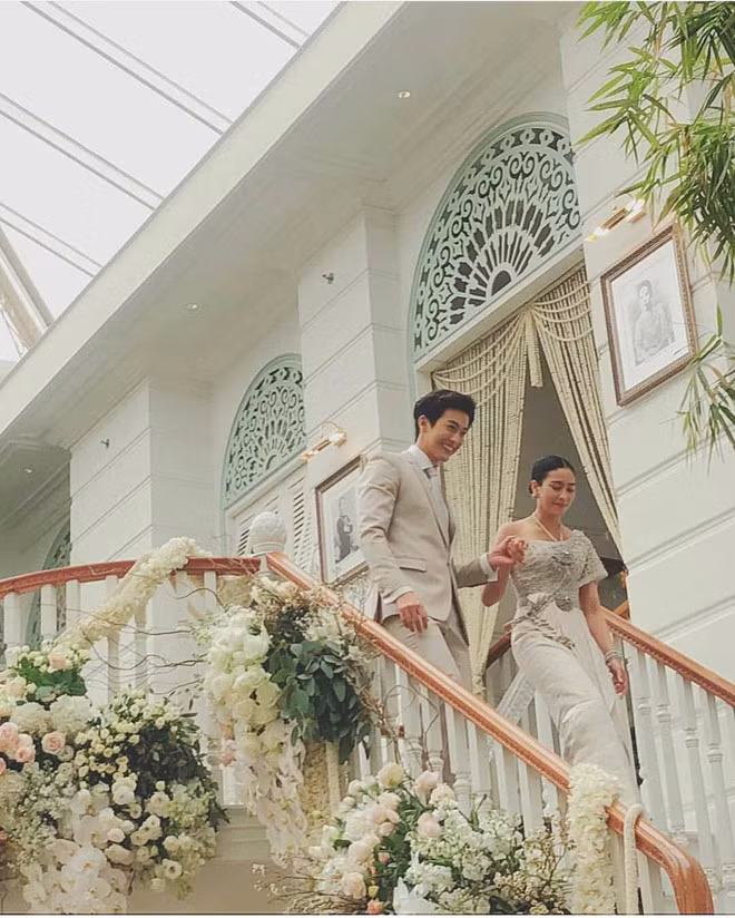 Cặp sao lần đầu đóng cặp trong bộ phim truyền hình Ảo mộng (2014). Mỹ nam đình đám số một Thái Lan được khán giả khắp châu Á chú ý qua những bộ phim như Sự quyến rũ xấu xa, Vì em, Chàng hoàng tử trong mơ, Ugly Ducking. Còn Jooy Warutaya được xem là mỹ nhân mặt mộc đẹp nhất Thái Lan. Ngoài Ảo mộng và Game Maya hợp tác cùng Push, cô được biết đến qua nhiều bộ phim truyền hình khác như Chuyện tình bên dòng sông trăng, Xin còn mãi yêu em.