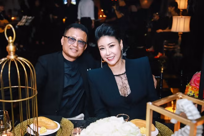 Hà Kiều Anh và chồng.