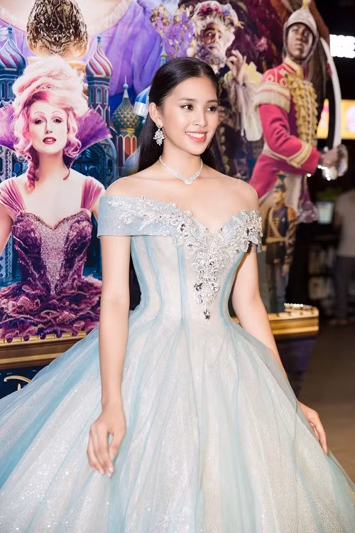 Với vẻ đẹp trong trẻo, Tiểu Vy nhận được khá nhiều lời khen qua hình ảnh này.