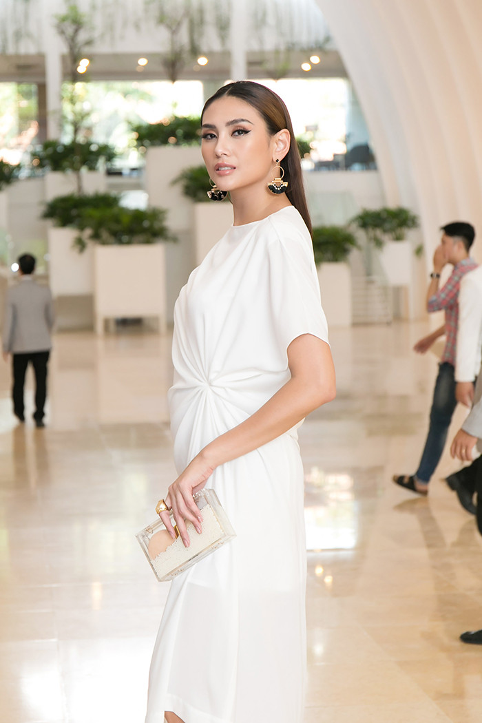 Vo Hoang Yen giai dap tin don “cach mat” Thanh Hang – Minh Hang