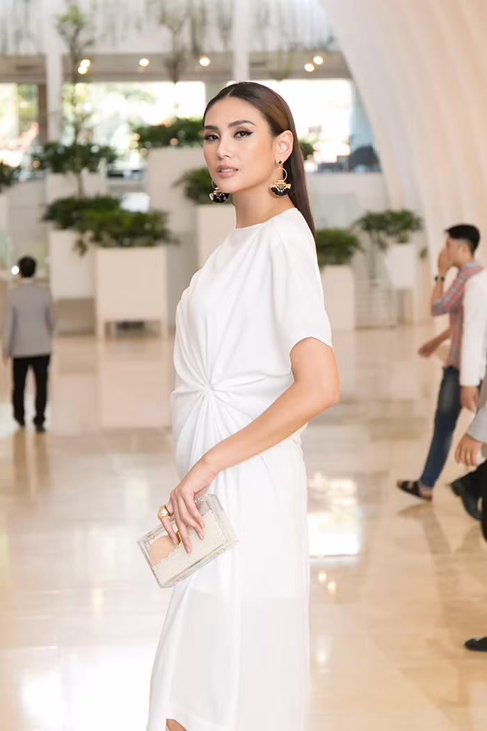 Vo Hoang Yen giai dap tin don “cach mat” Thanh Hang – Minh Hang