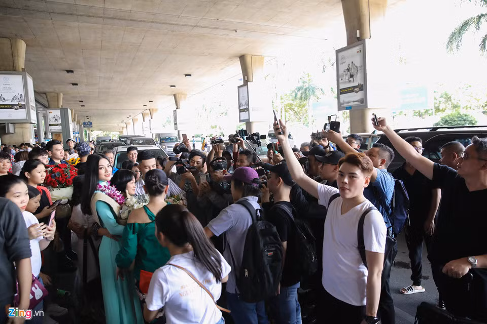 Sự trở về của tân Hoa hậu Trái đất 2018 thu hút sự quan tâm của giới truyền thông ở TP.HCM.