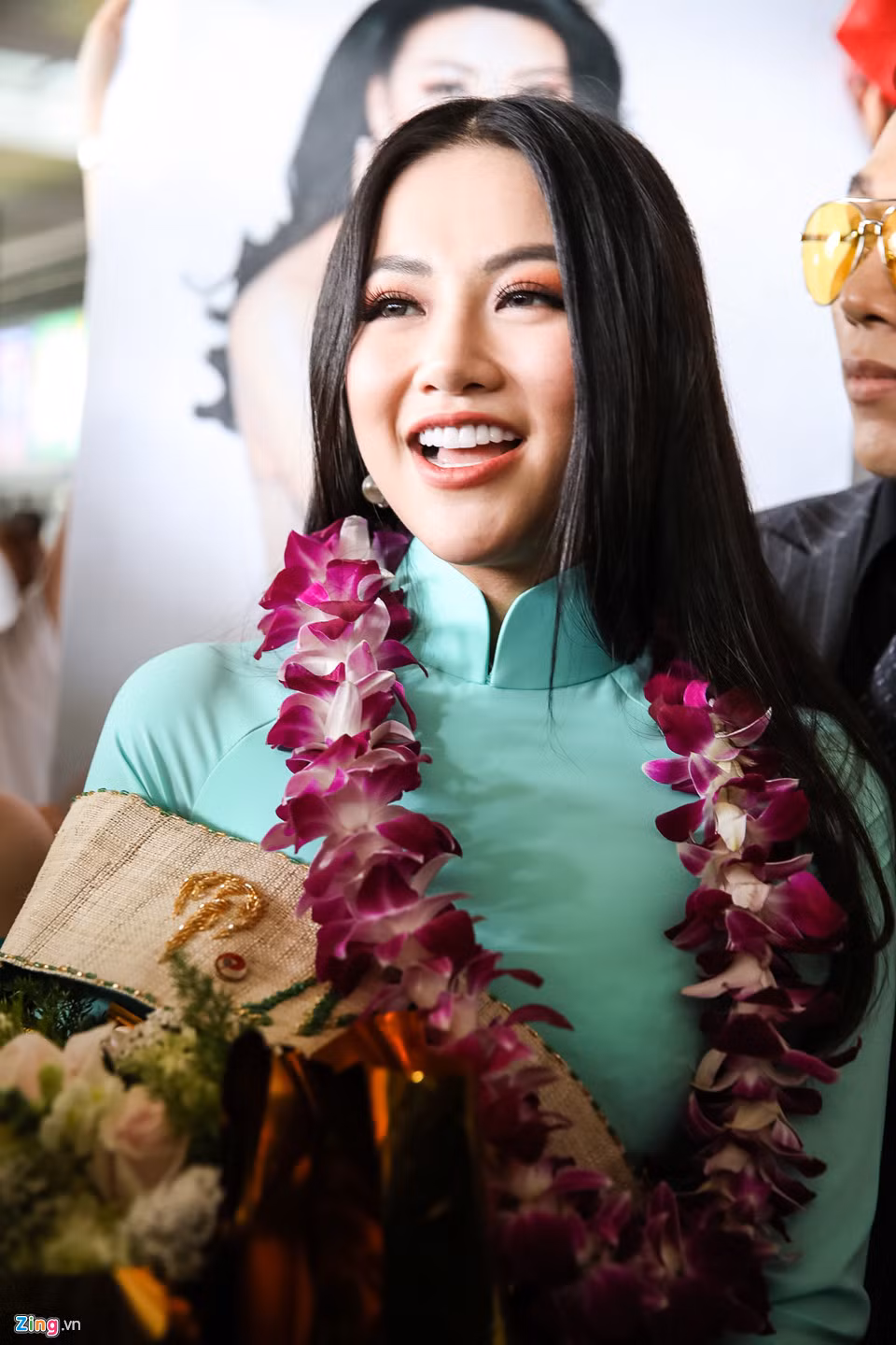 Trò chuyện ngắn với báo chí, Hoa hậu Phương Khánh tự hào chia sẻ cảm giác sau đăng quang và hứa hẹn về những hoạt động sắp tới.