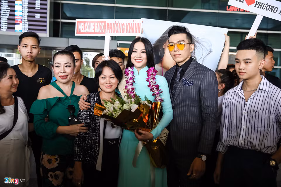 Quá trình dự thi của hoa hậu cũng nhận được sự hậu thuẫn lớn từ ê-kíp ở Việt Nam.