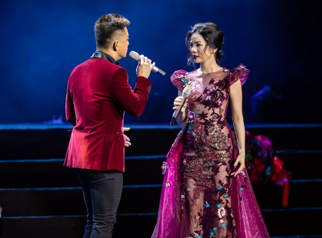 Ngoài ra, một cái tên đáng chú ý khác trong show là sự góp mặt của nam ca sĩ Tuấn Hưng. Nam ca sĩ cho biết, anh và Lệ Quyên trở nên thân thiết, ăn ý cả trên sân khấu lẫn ngoài đời vì có sự đồng điệu trên con đường nghệ thuật.