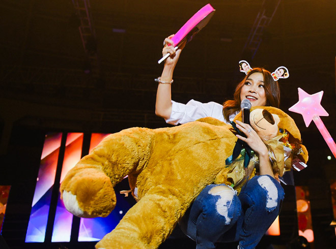 Đêm nhạc “First love” kết thúc trong sự nuối tiếc của nhiều khán giả, nhiều fan thậm chí còn bày tỏ mong muốn được xem Mỹ Tâm trình diễn tiếp sau khi kết thúc ca khúc cuối trong kịch bản.