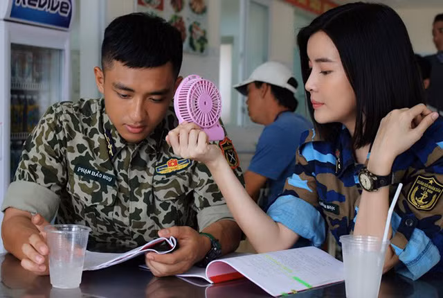 Cao Thai Ha giai dap tin “tinh tay 3” voi Huu Vi, Song Luan-Hinh-4