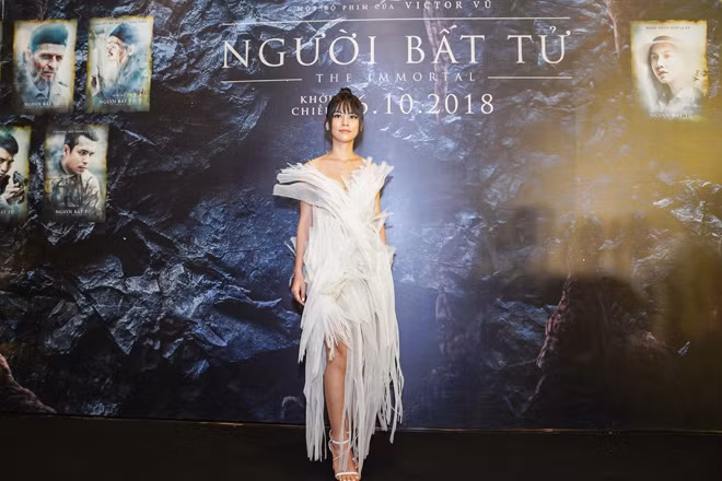 Ca sĩ Bùi Lan Hương là một trong những ca sĩ thể hiện nhạc phim Người bất tử.