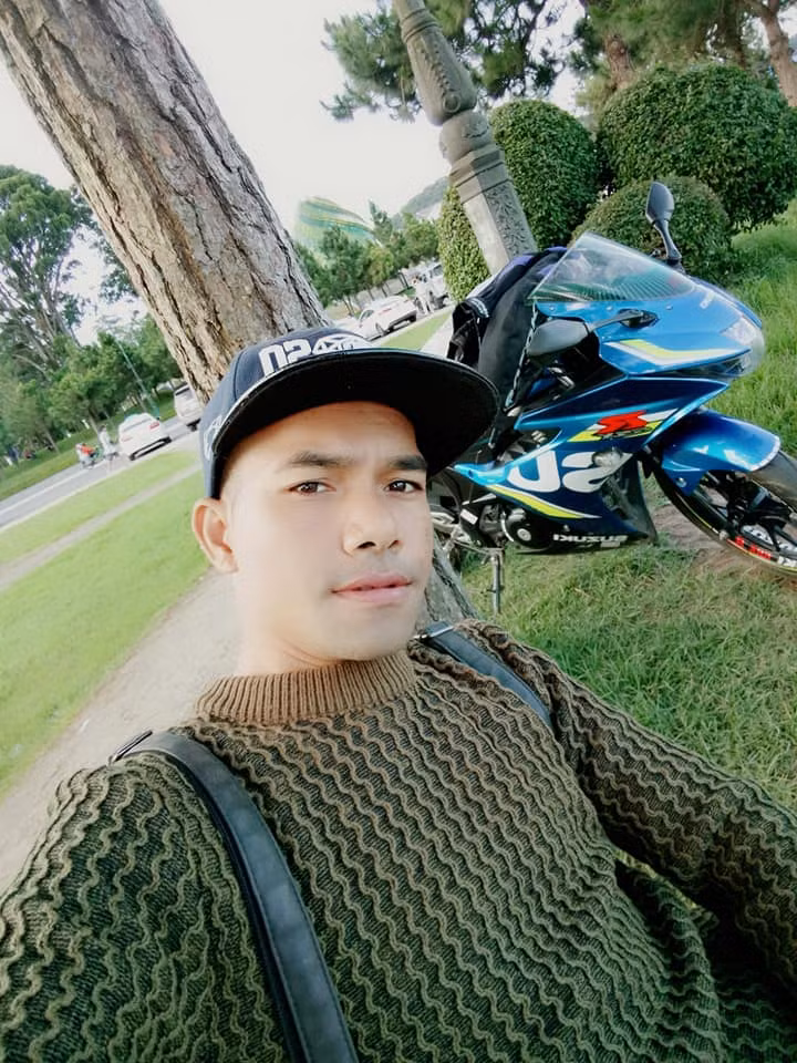 Theo tìm hiểu của chúng tôi, chiều qua Ya Suy một mình lái xe lên Đà Lạt chơi, tận hưởng không khí mát mẻ ở thành phố mộng mơ. Tuy nhiên sau đó anh đã gặp một sự cố nhỏ vì vượt tốc độ nên bị công an Lạc Dương tuýt còi.