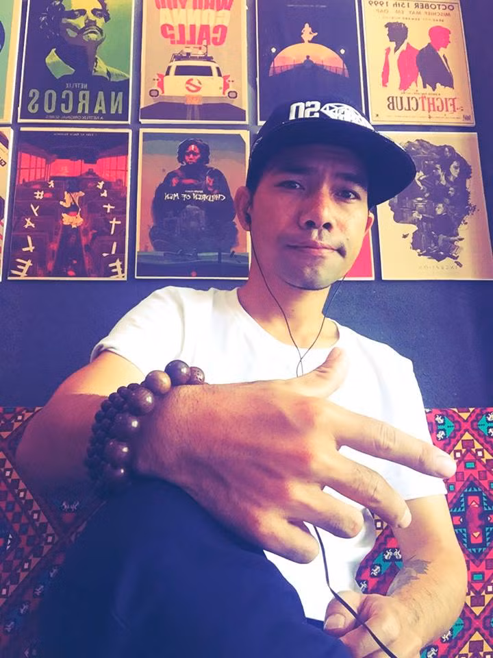 Qua sự việc, Ya Suy cũng có những chia sẻ về tác phong làm việc rất chuẩn chỉnh của cảnh sát giao thông: "Các anh công an cảnh sát ở Lạc Dương làm việc rất có kỷ cương, rất đúng luật. Không chấp hành là bị phạt đấy. Đường xa ko có xe cũng phải tự bò đi bộ về". Anh nhắn nhủ mọi người: "Anh em đi đường nhớ tuân giữ luật lệ giao thông nhé! Một ngày đáng nhớ của đời em".