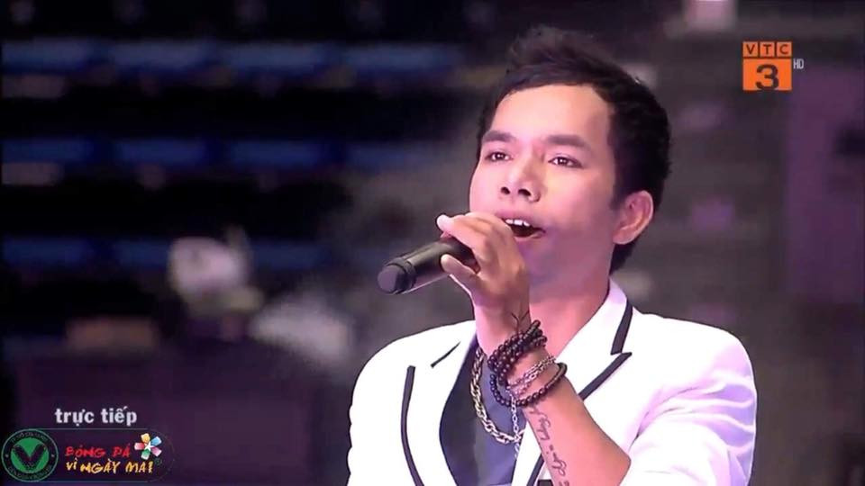 Thế nhưng, khán giả đã thở phào nhẹ nhõm khi nhìn thấy anh biểu diễn trên sóng truyền hình trực tiếp 1 tháng sau đó. Nhưng cũng kể từ đó, anh gần như vắng bóng hẳn trong các chương trình ca nhạc, không còn tham gia ca hát chuyên nghiệp.