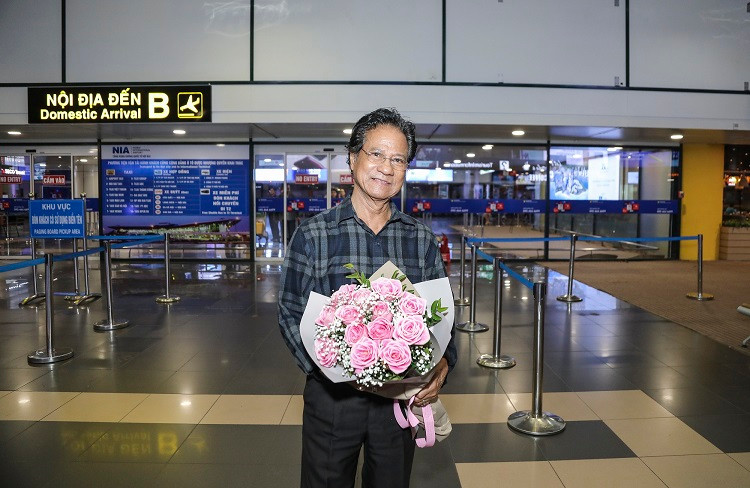 Chế Linh bày tỏ sự hào hứng khi lần đầu tiên song ca với Tuấn Vũ trên sân khấu tại Việt Nam. Theo đó, ca khúc được cả hai chọn hát chung lần này là “Thói đời” – một nhạc phẩm của nhạc sĩ Trúc Phương.