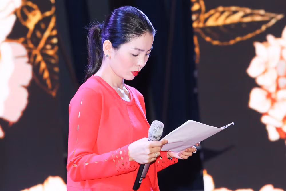 Le Quyen lan dau xuat hien sau on ao thao sun mui