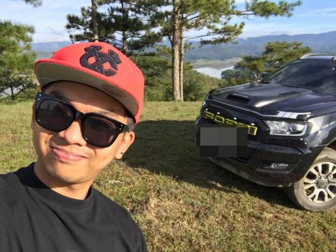  Chồng sắp cưới của MiA là một người đam mê xe cộ. Trên trang cá nhân của mình, anh chia sẻ khá nhiều những hình ảnh về xe mô tô, xe hơi.